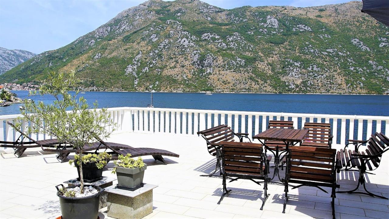 Penthouse Stoliv New Spa-Pool Villa Is Located 5M From The Sea, Exclusive Terrace,Private Jetty Wih Sunbeds, Pebble Beach, Secluded Location Total Area 375M2 At Your Disposal Kotor Eksteriør bilde