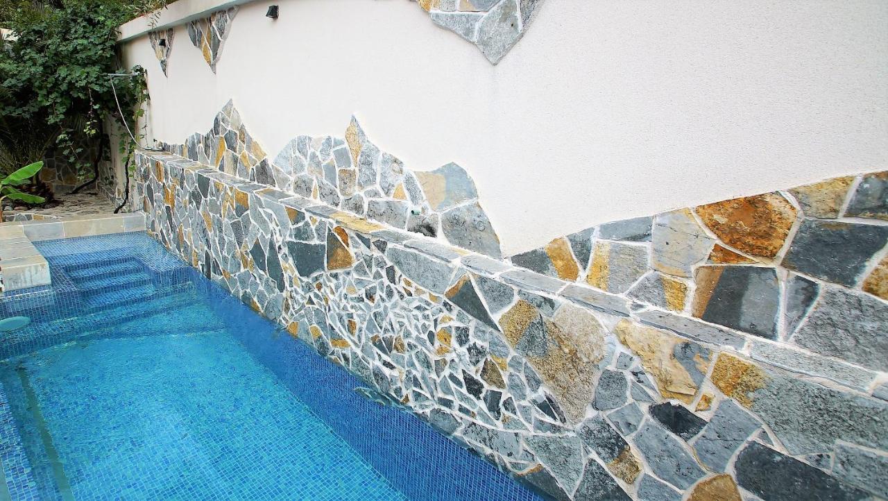Penthouse Stoliv New Spa-Pool Villa Is Located 5M From The Sea, Exclusive Terrace,Private Jetty Wih Sunbeds, Pebble Beach, Secluded Location Total Area 375M2 At Your Disposal Kotor Eksteriør bilde