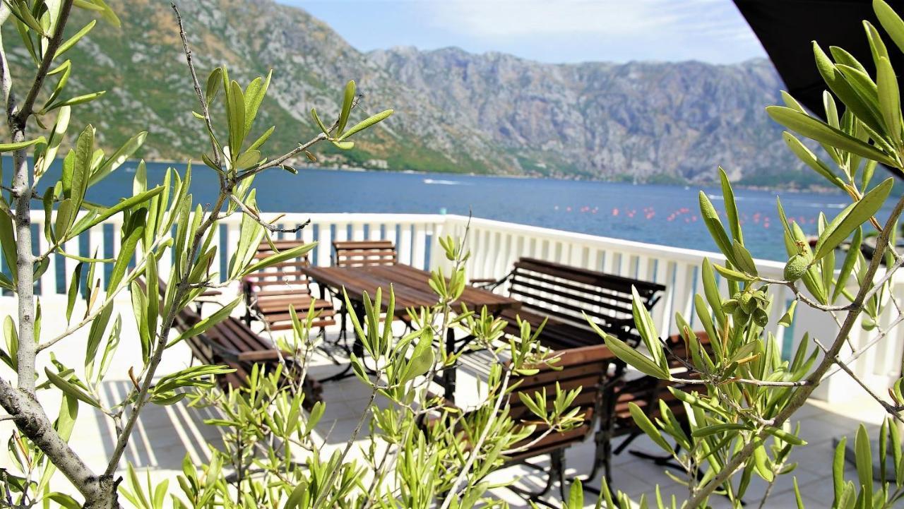 Penthouse Stoliv New Spa-Pool Villa Is Located 5M From The Sea, Exclusive Terrace,Private Jetty Wih Sunbeds, Pebble Beach, Secluded Location Total Area 375M2 At Your Disposal Kotor Eksteriør bilde
