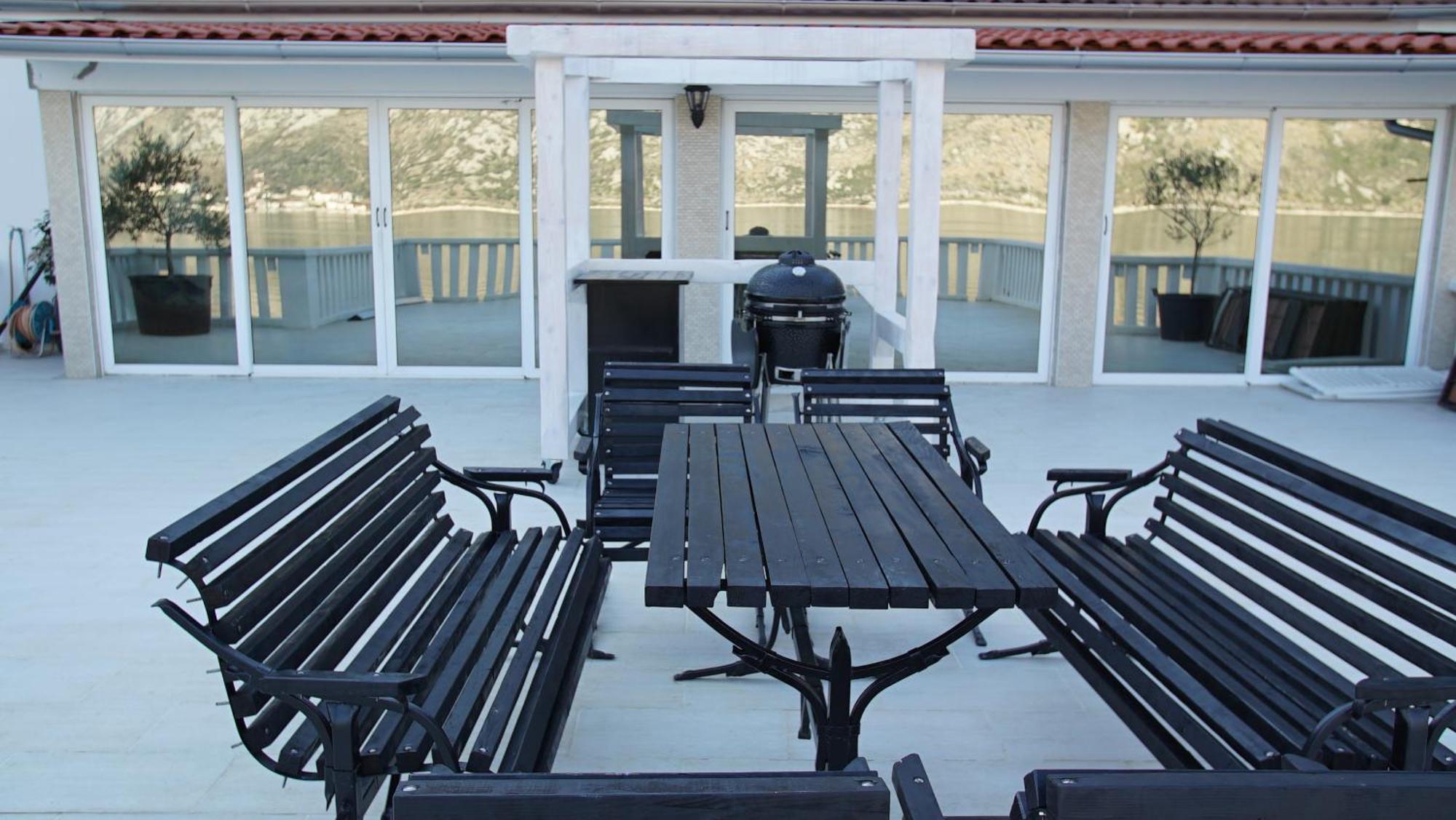 Penthouse Stoliv New Spa-Pool Villa Is Located 5M From The Sea, Exclusive Terrace,Private Jetty Wih Sunbeds, Pebble Beach, Secluded Location Total Area 375M2 At Your Disposal Kotor Eksteriør bilde