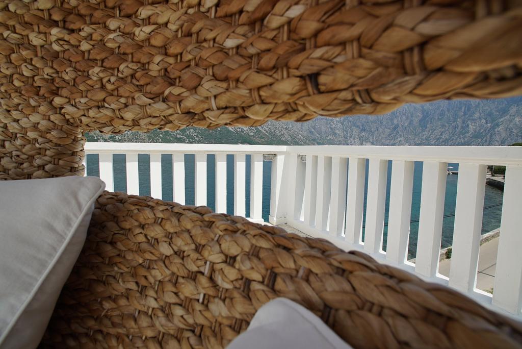 Penthouse Stoliv New Spa-Pool Villa Is Located 5M From The Sea, Exclusive Terrace,Private Jetty Wih Sunbeds, Pebble Beach, Secluded Location Total Area 375M2 At Your Disposal Kotor Eksteriør bilde