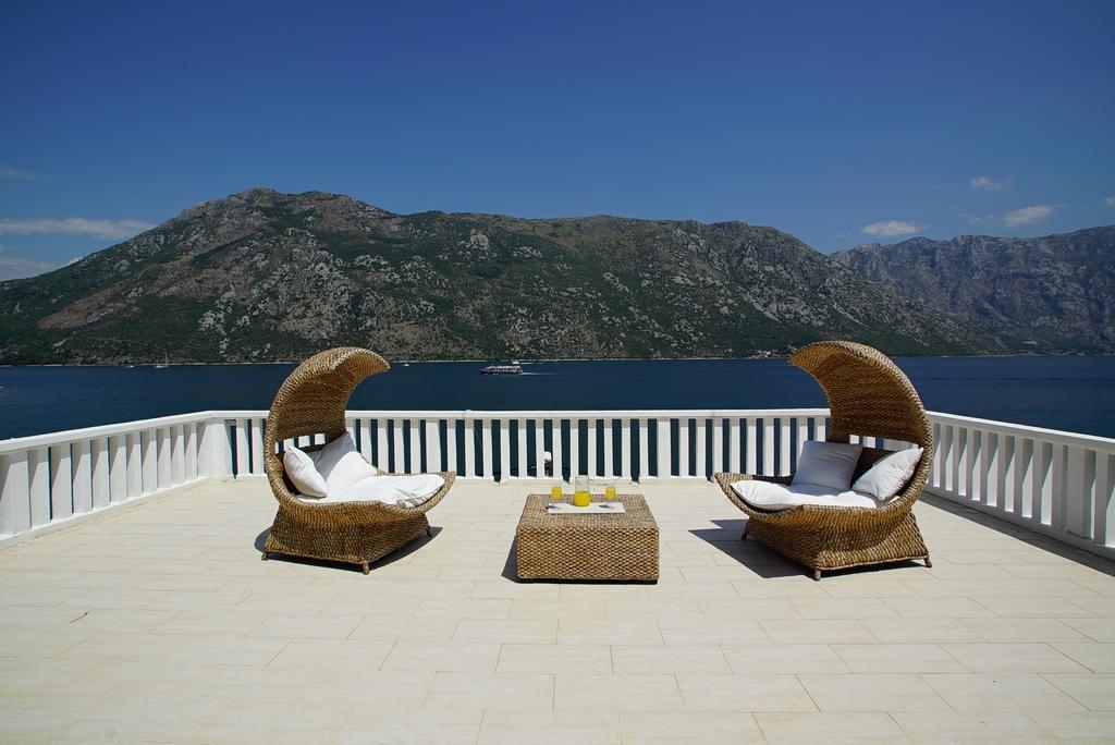 Penthouse Stoliv New Spa-Pool Villa Is Located 5M From The Sea, Exclusive Terrace,Private Jetty Wih Sunbeds, Pebble Beach, Secluded Location Total Area 375M2 At Your Disposal Kotor Eksteriør bilde