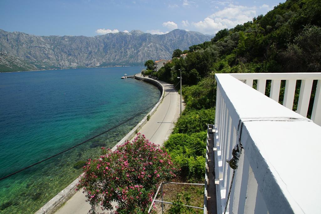 Penthouse Stoliv New Spa-Pool Villa Is Located 5M From The Sea, Exclusive Terrace,Private Jetty Wih Sunbeds, Pebble Beach, Secluded Location Total Area 375M2 At Your Disposal Kotor Eksteriør bilde