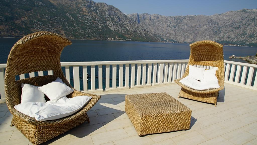 Penthouse Stoliv New Spa-Pool Villa Is Located 5M From The Sea, Exclusive Terrace,Private Jetty Wih Sunbeds, Pebble Beach, Secluded Location Total Area 375M2 At Your Disposal Kotor Eksteriør bilde