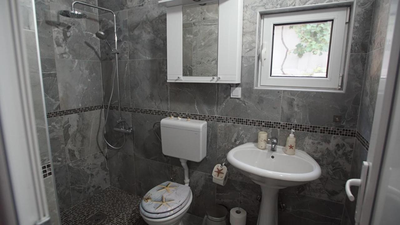 Penthouse Stoliv New Spa-Pool Villa Is Located 5M From The Sea, Exclusive Terrace,Private Jetty Wih Sunbeds, Pebble Beach, Secluded Location Total Area 375M2 At Your Disposal Kotor Eksteriør bilde