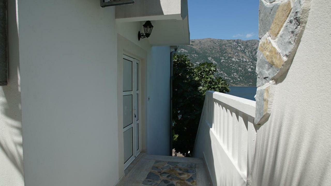 Penthouse Stoliv New Spa-Pool Villa Is Located 5M From The Sea, Exclusive Terrace,Private Jetty Wih Sunbeds, Pebble Beach, Secluded Location Total Area 375M2 At Your Disposal Kotor Eksteriør bilde