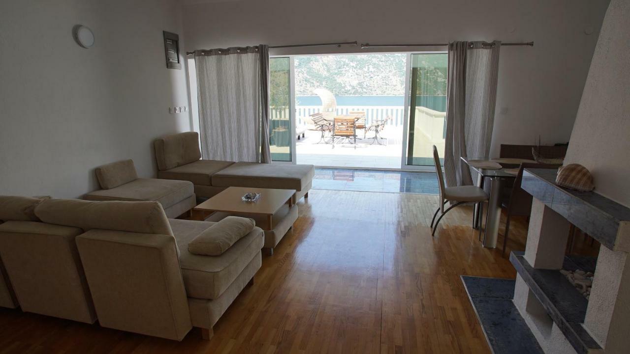 Penthouse Stoliv New Spa-Pool Villa Is Located 5M From The Sea, Exclusive Terrace,Private Jetty Wih Sunbeds, Pebble Beach, Secluded Location Total Area 375M2 At Your Disposal Kotor Eksteriør bilde