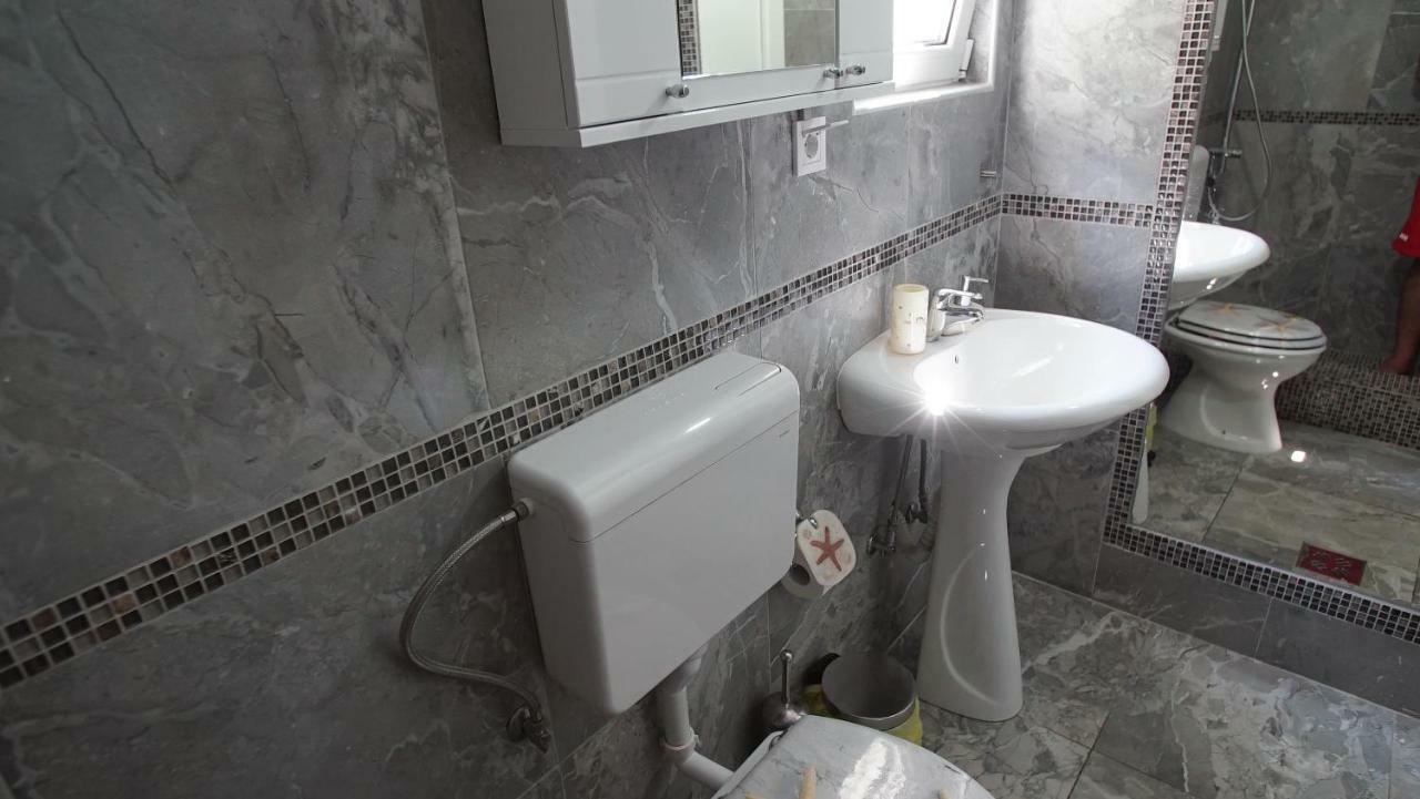 Penthouse Stoliv New Spa-Pool Villa Is Located 5M From The Sea, Exclusive Terrace,Private Jetty Wih Sunbeds, Pebble Beach, Secluded Location Total Area 375M2 At Your Disposal Kotor Eksteriør bilde