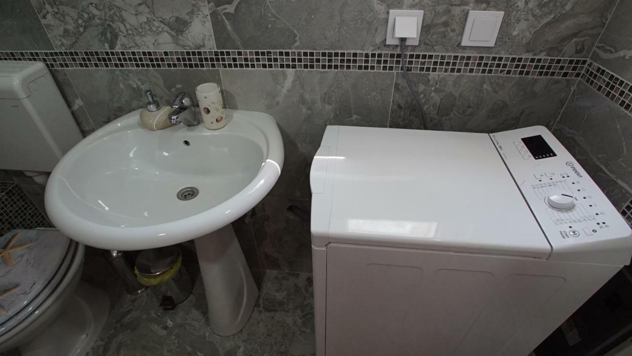 Penthouse Stoliv New Spa-Pool Villa Is Located 5M From The Sea, Exclusive Terrace,Private Jetty Wih Sunbeds, Pebble Beach, Secluded Location Total Area 375M2 At Your Disposal Kotor Eksteriør bilde