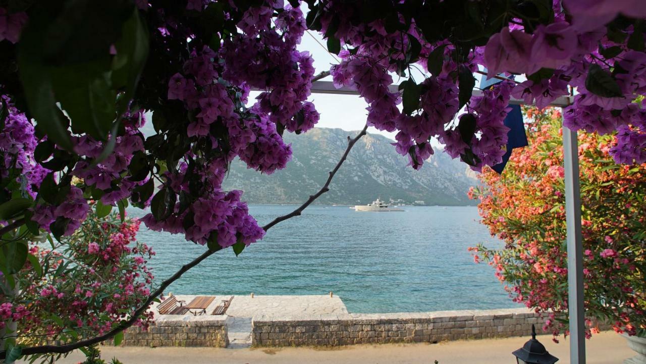 Penthouse Stoliv New Spa-Pool Villa Is Located 5M From The Sea, Exclusive Terrace,Private Jetty Wih Sunbeds, Pebble Beach, Secluded Location Total Area 375M2 At Your Disposal Kotor Eksteriør bilde