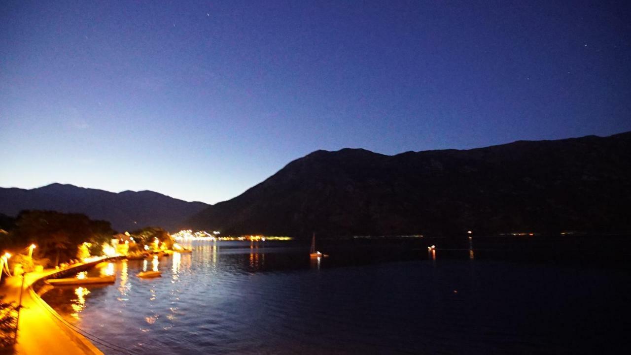 Penthouse Stoliv New Spa-Pool Villa Is Located 5M From The Sea, Exclusive Terrace,Private Jetty Wih Sunbeds, Pebble Beach, Secluded Location Total Area 375M2 At Your Disposal Kotor Eksteriør bilde